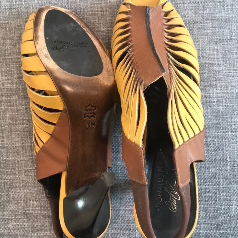 Adorable Donald J Pliner shoes. Made in Italy. - Picture 3 of 3